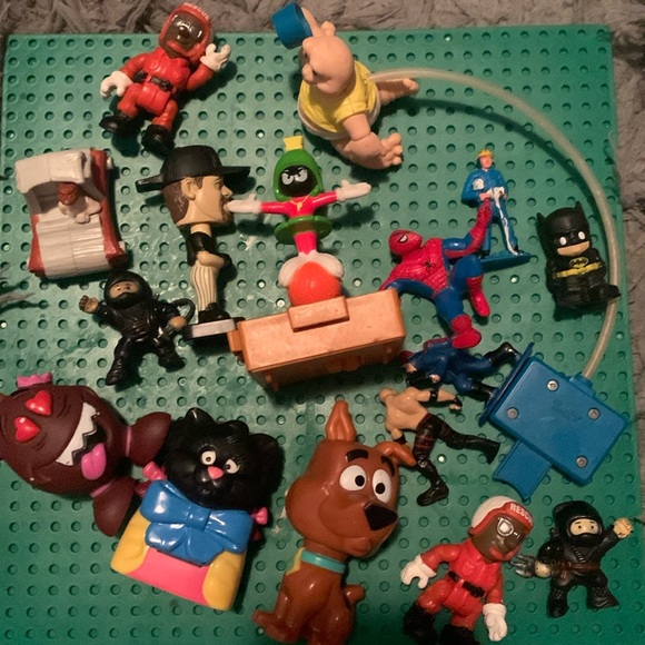 Assorted McDonald’s toys - Picture 1 of 4